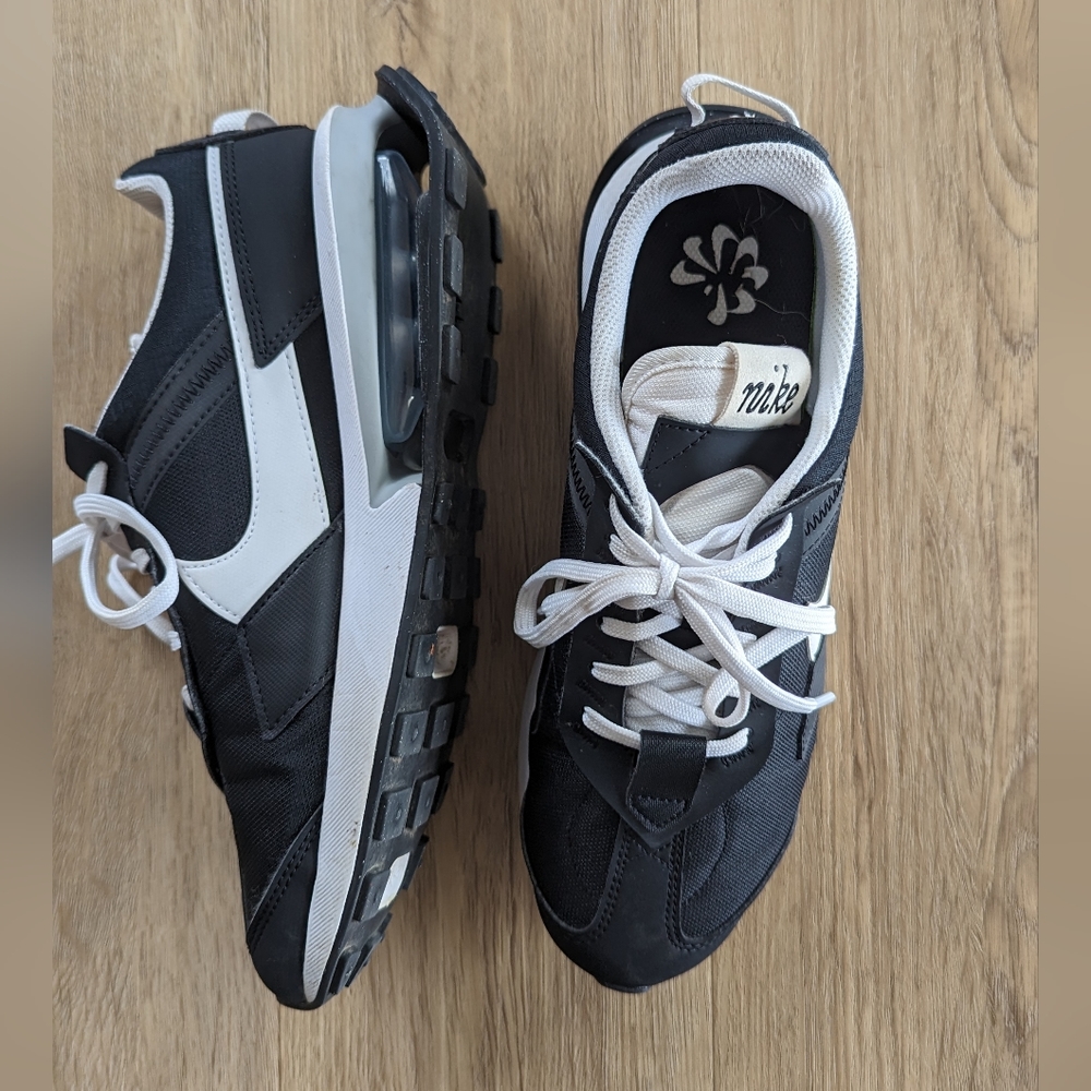Nike women's day runners - size 9